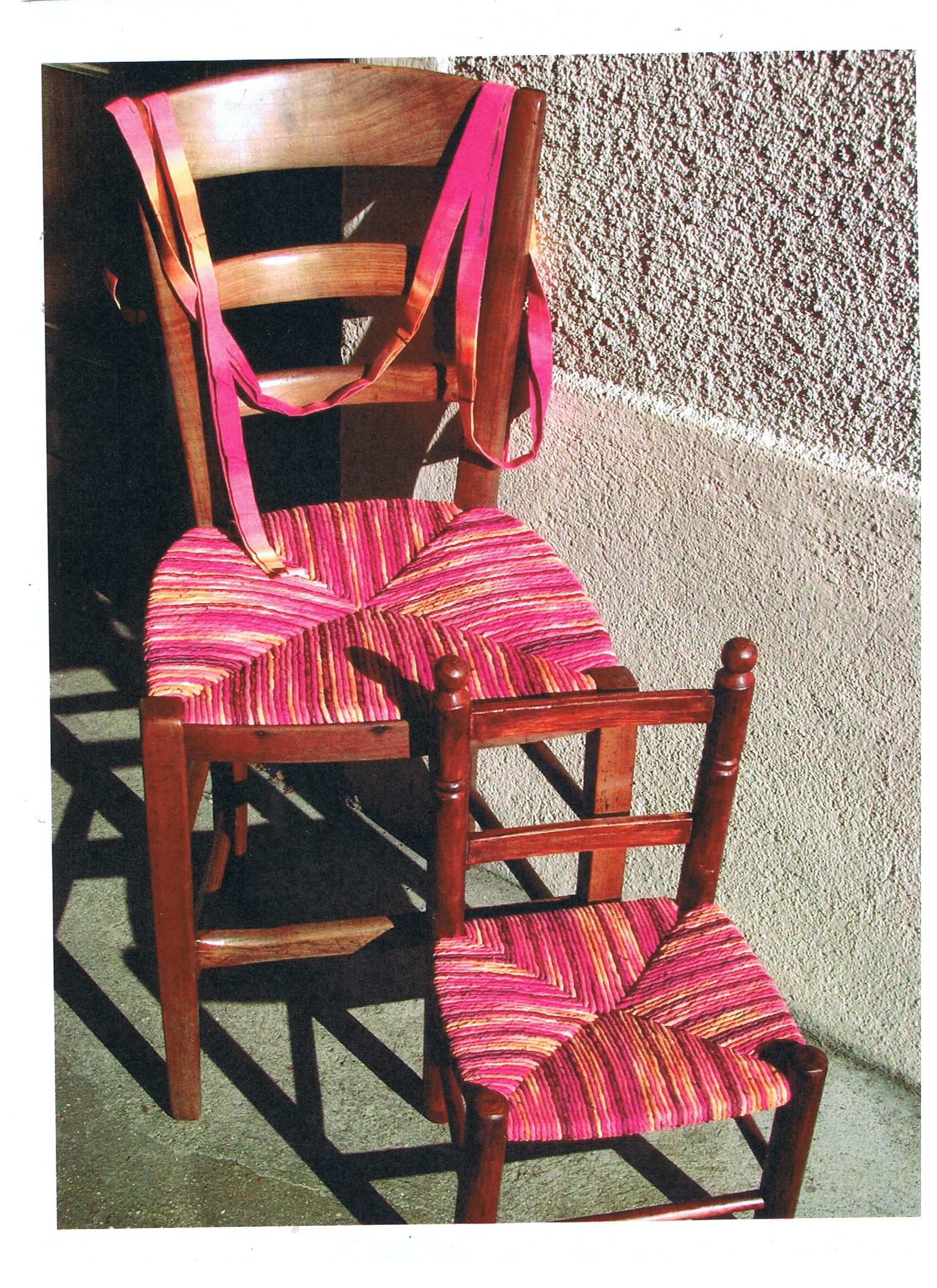 Paillage chaise en tissu – Table de lit