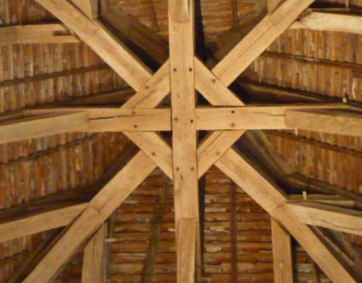 plafond avec poutres en bois