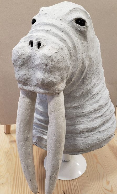 morse sculpté en papier mâché