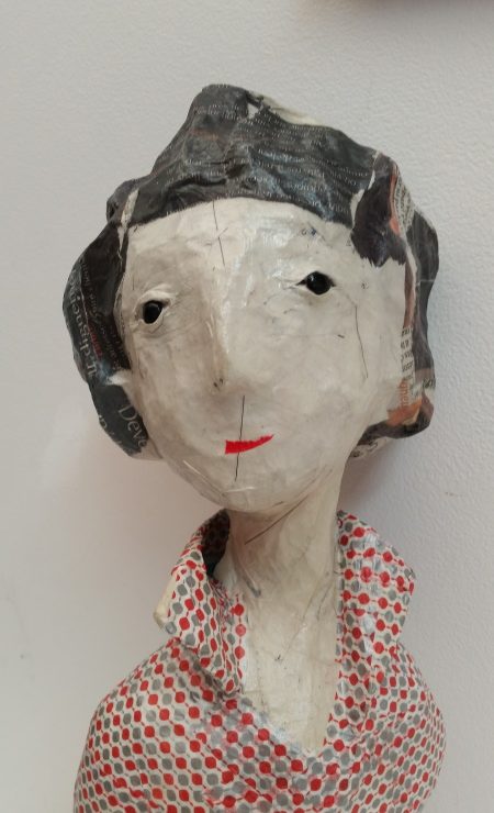 tête de femme sculpté en papier maché