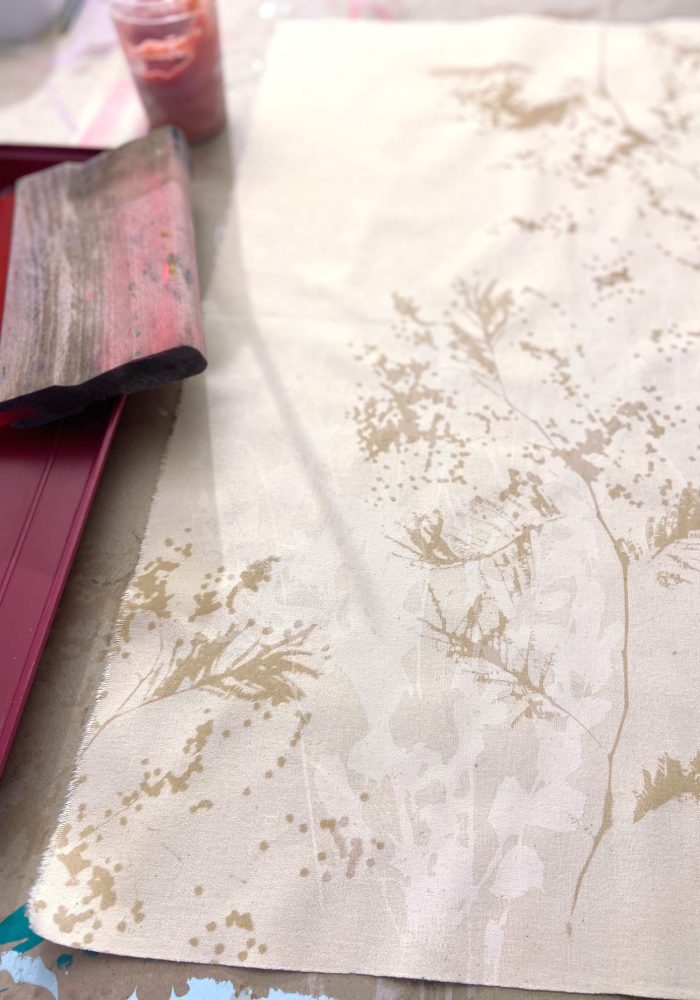 morceau de tissu avec des imprimés floraux