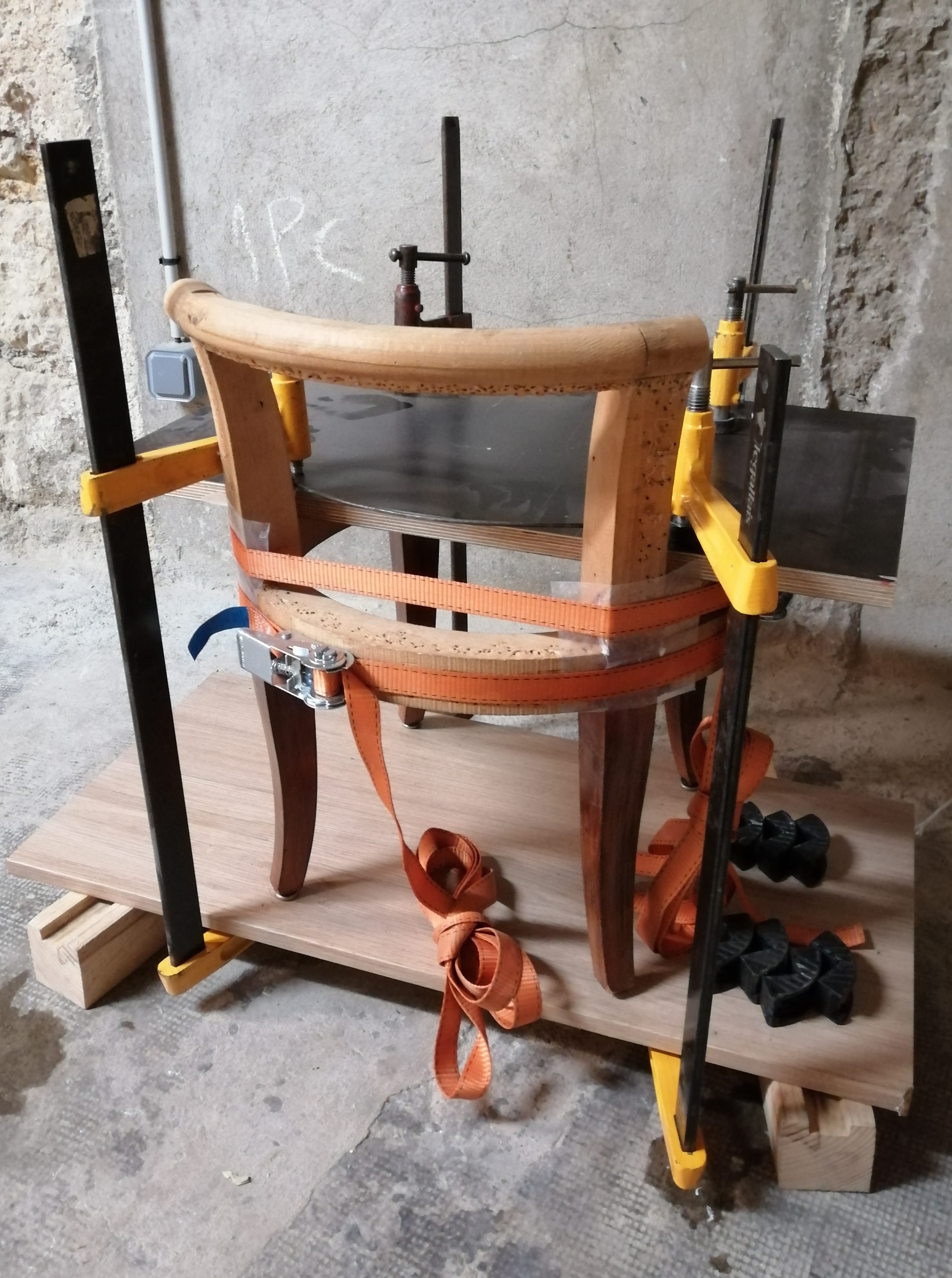 Recoller un siège en bois