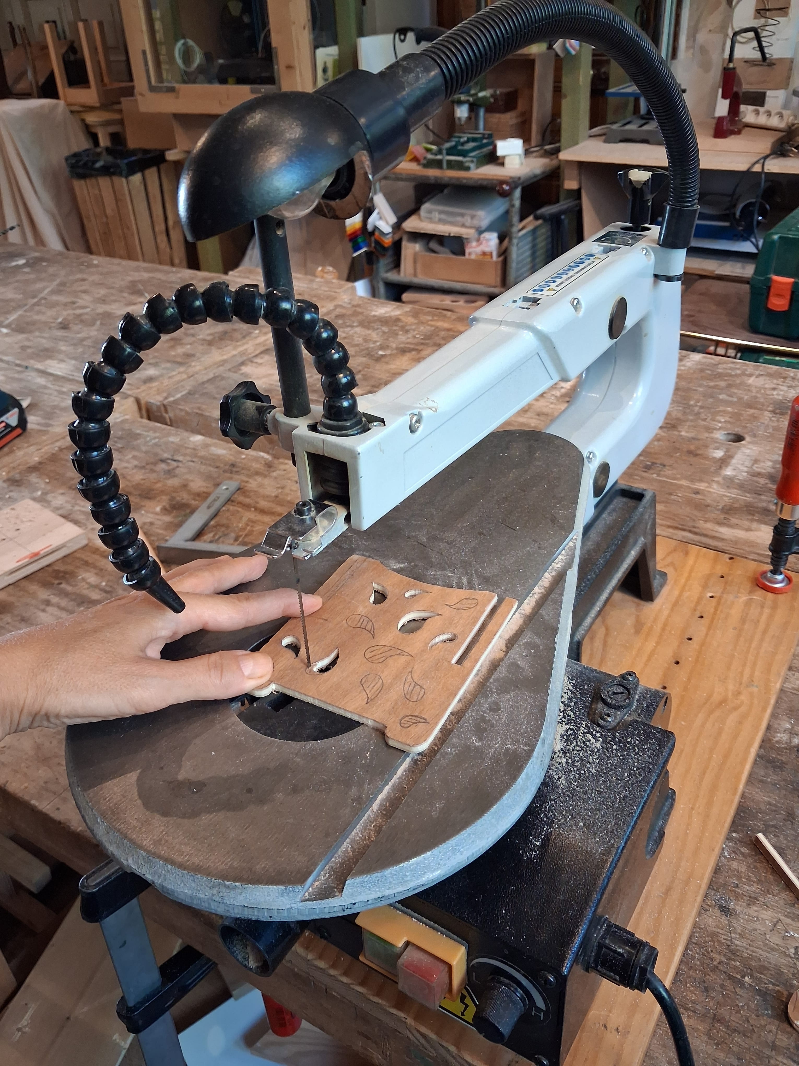 Apprendre à utiliser une scie à chantourner